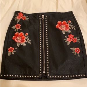 super cute american eagle skirt!
